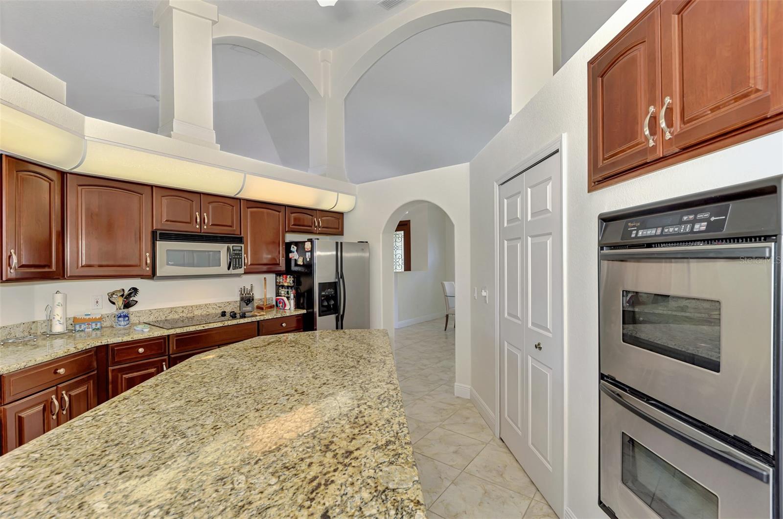 900 PARK PLACE DR — photo 29