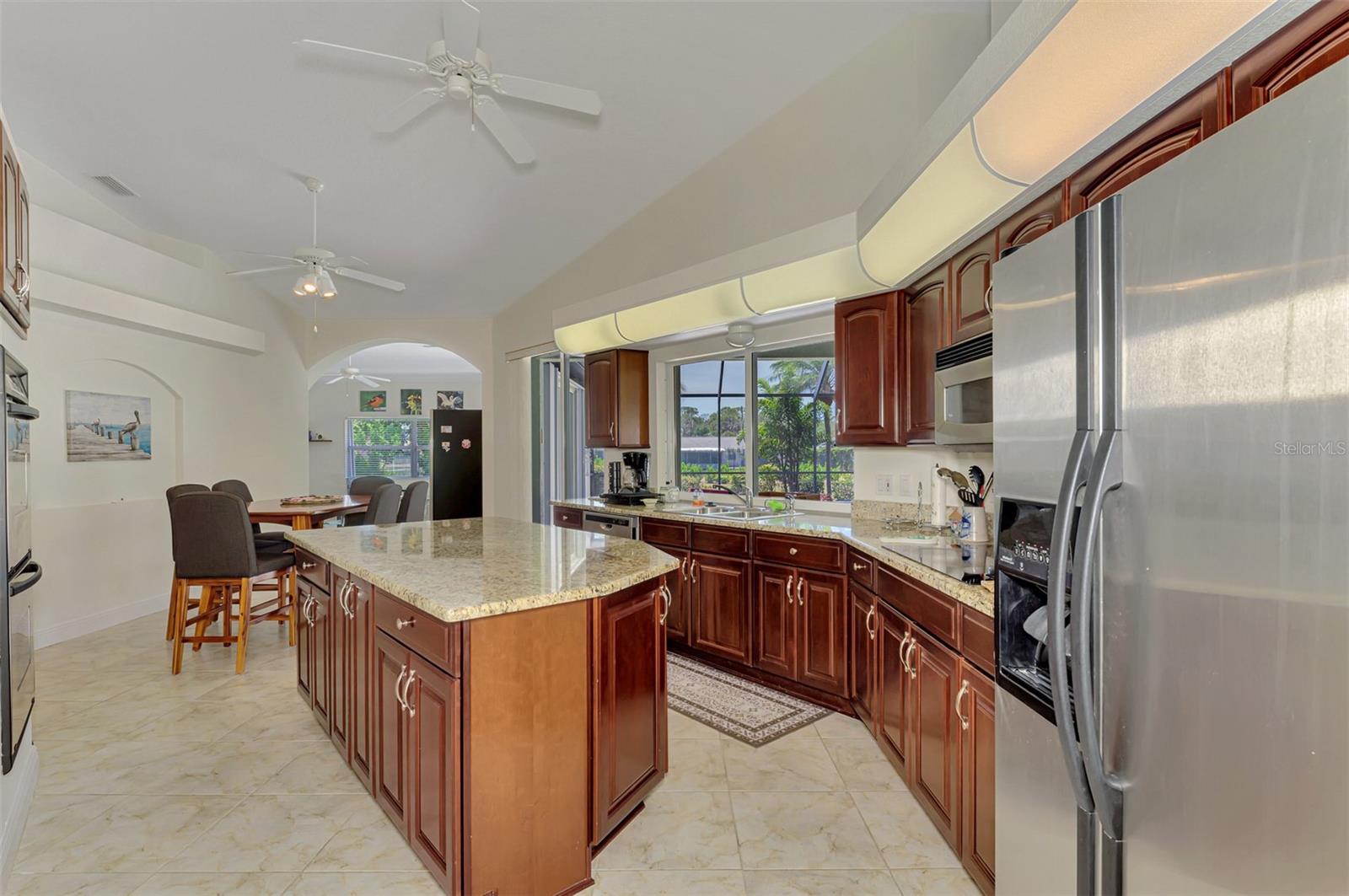 900 PARK PLACE DR — photo 34