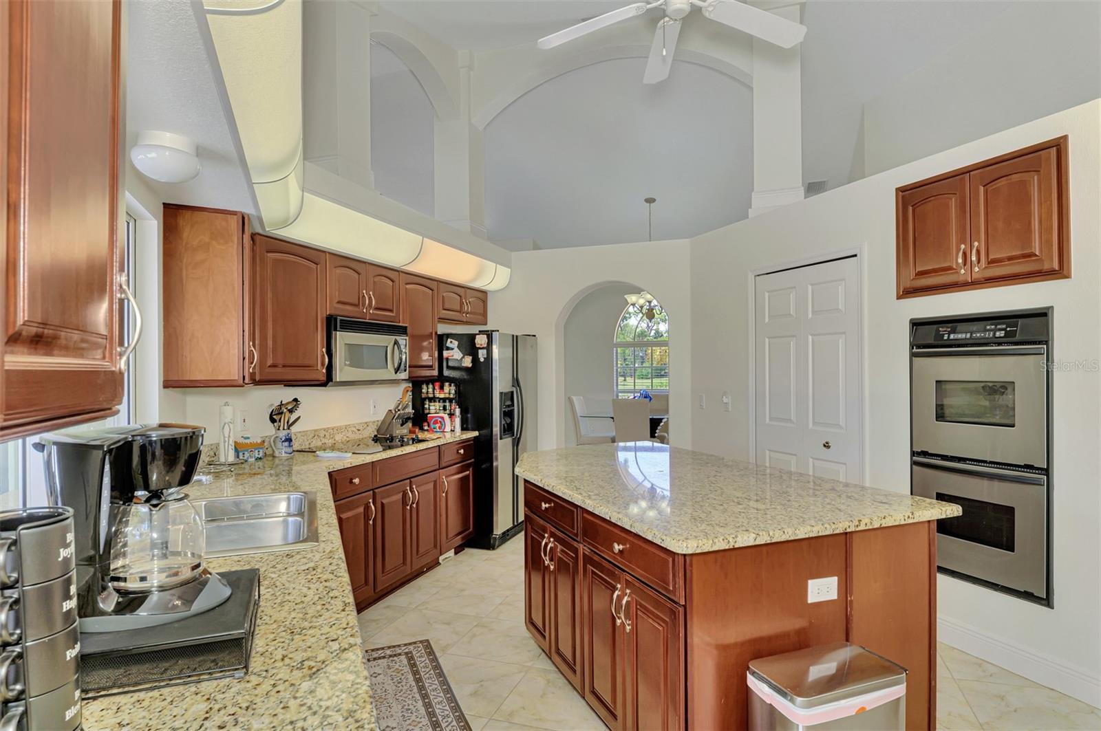 900 PARK PLACE DR — photo 33