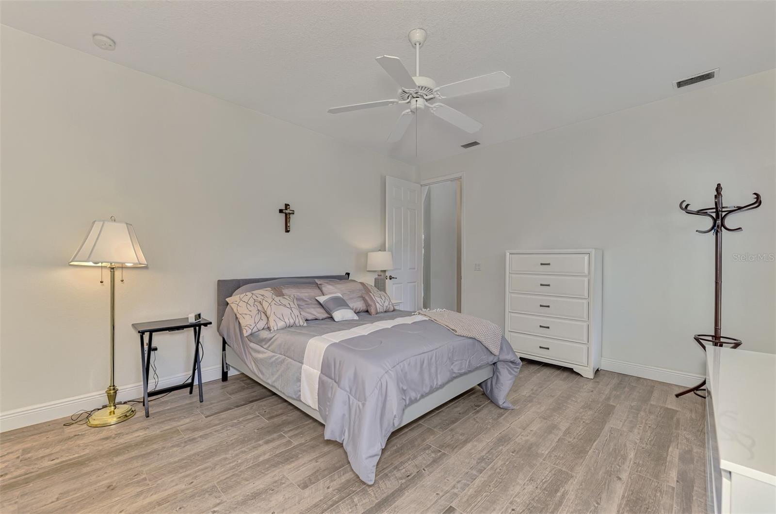 900 PARK PLACE DR — photo 45