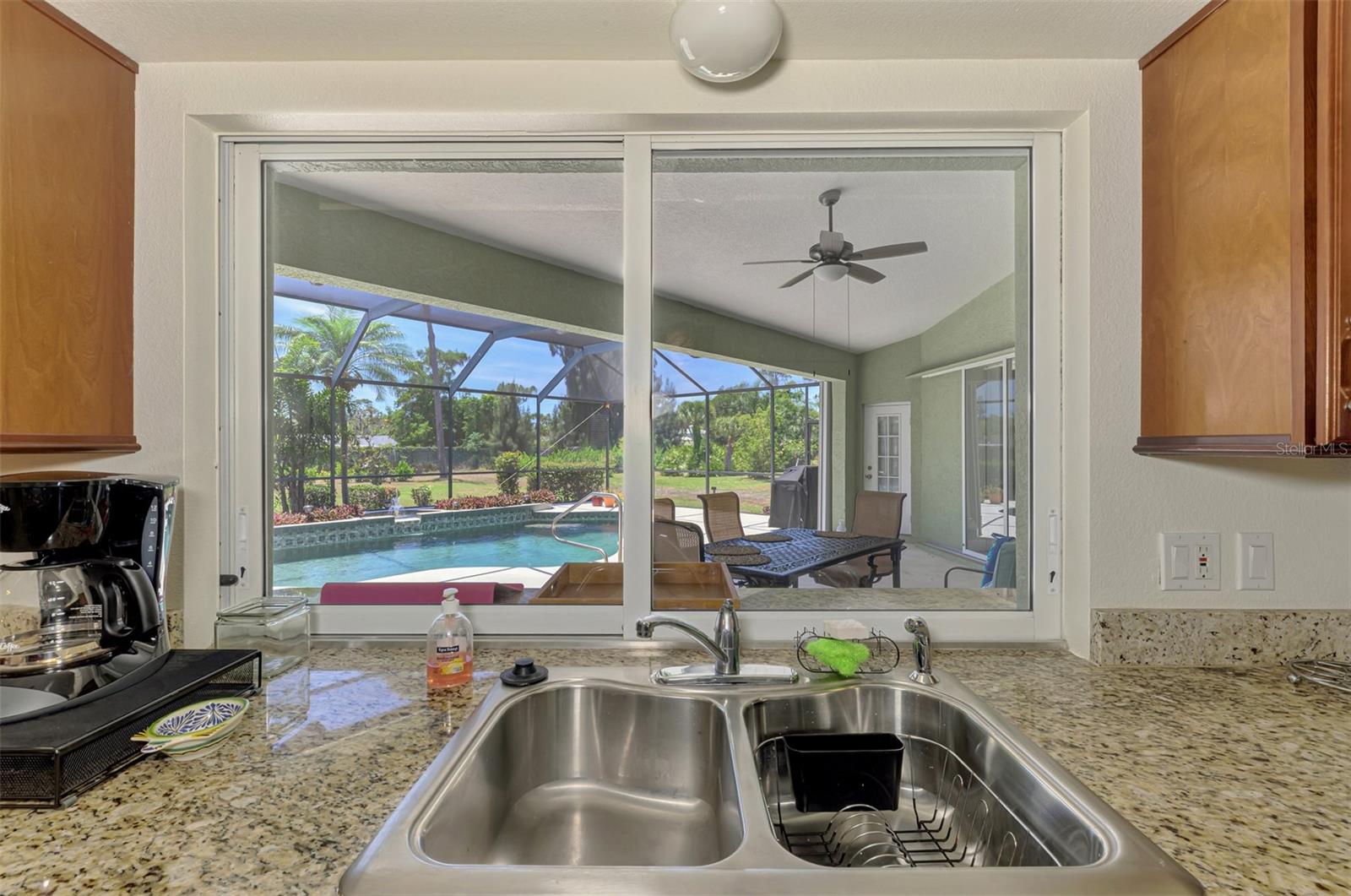 900 PARK PLACE DR — photo 30