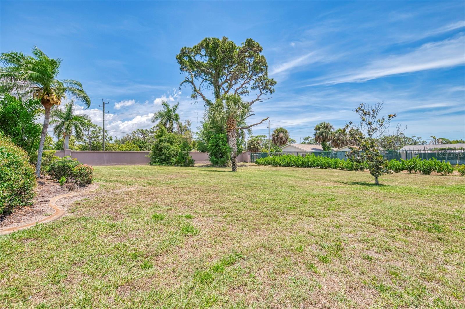 900 PARK PLACE DR — photo 58
