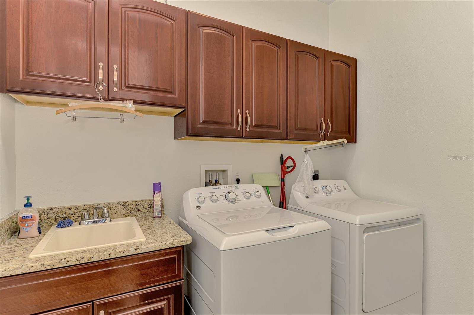900 PARK PLACE DR — photo 55
