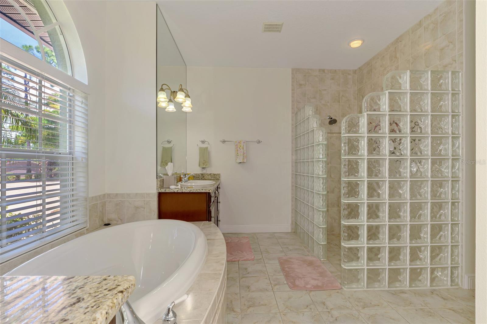 900 PARK PLACE DR — photo 48