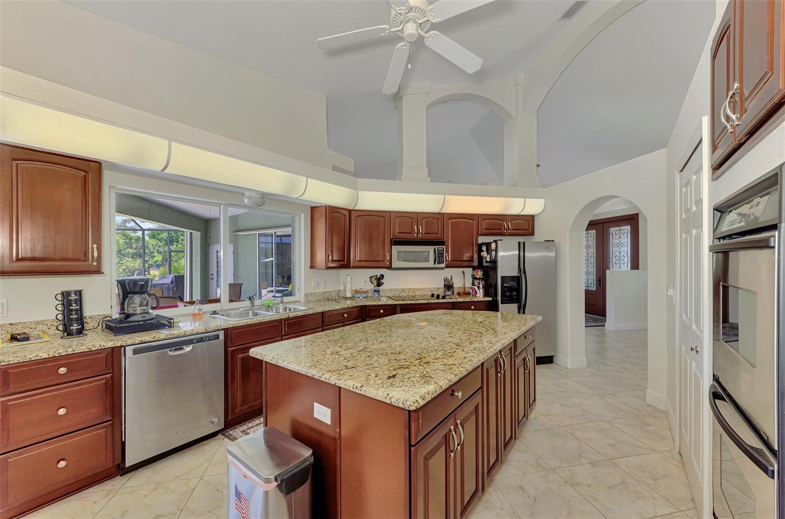 900 PARK PLACE DR — photo 32