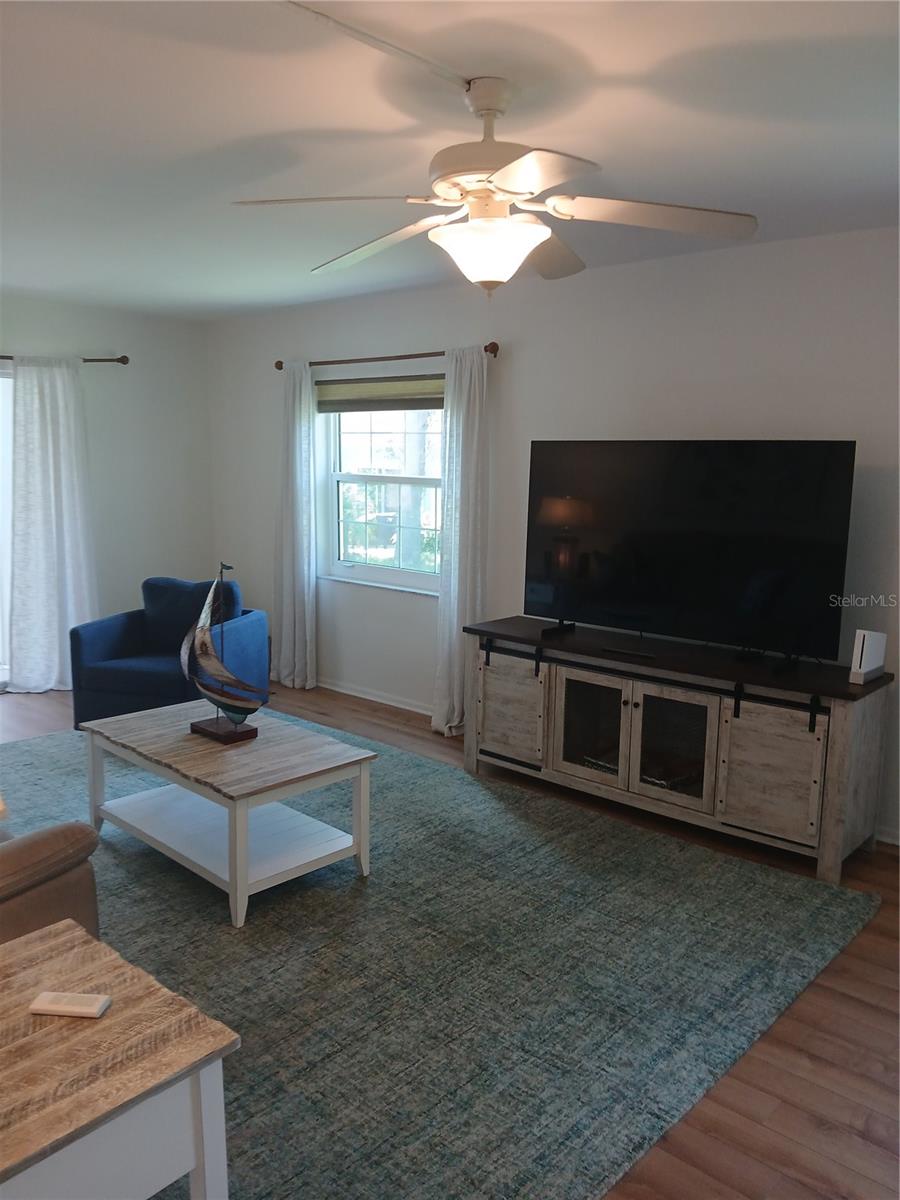 200 GLENNES LN #103 — photo 5