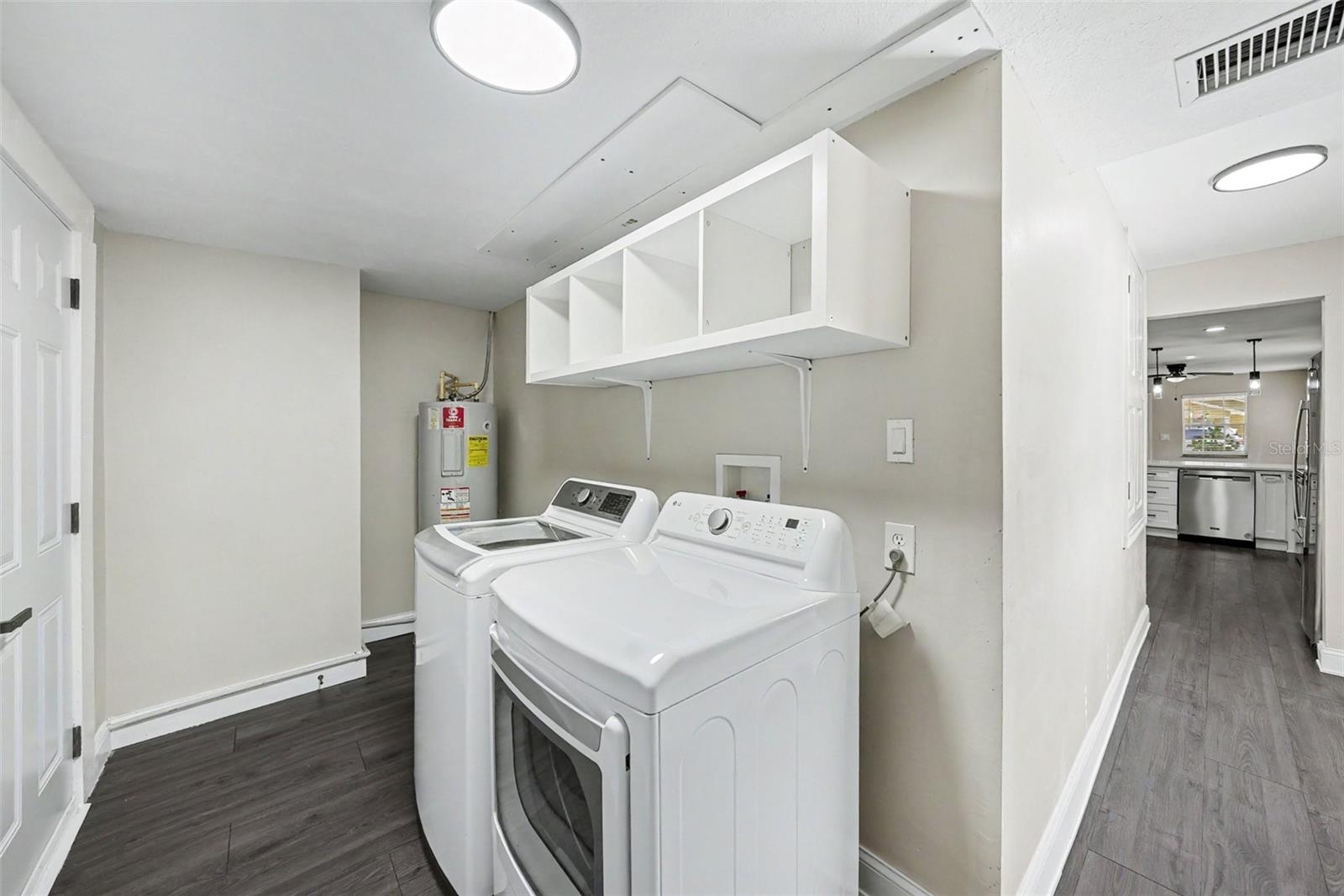 1204 E CAYUGA ST — photo 5