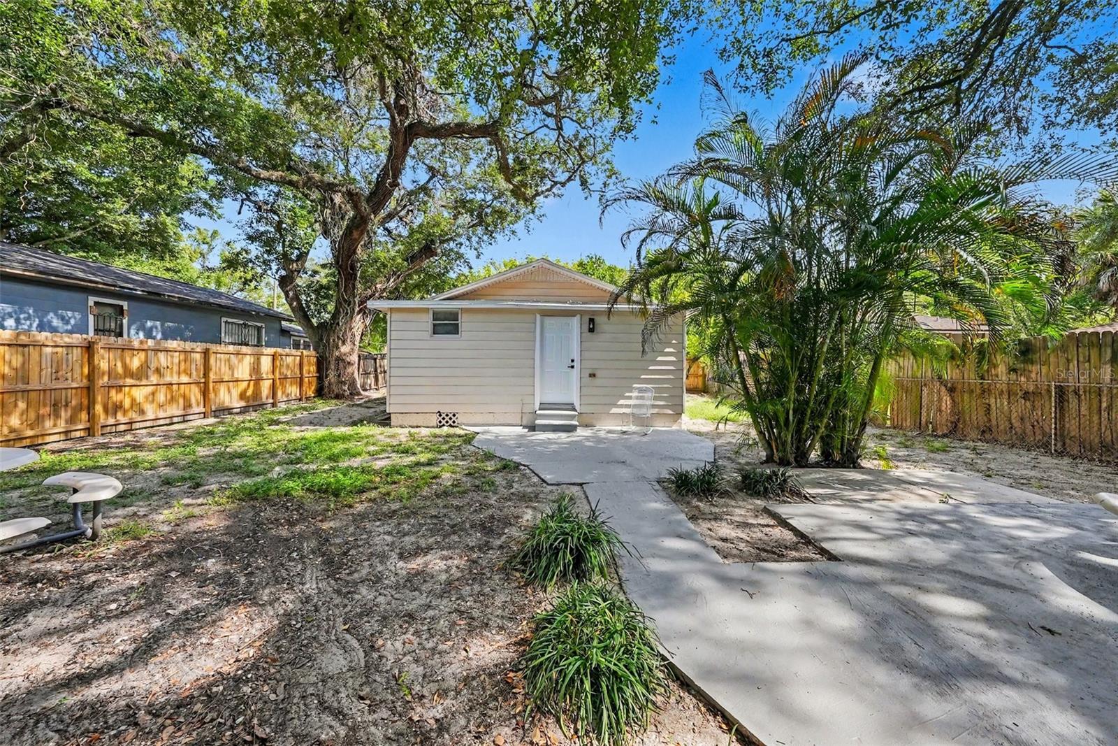 1204 E CAYUGA ST — photo 19
