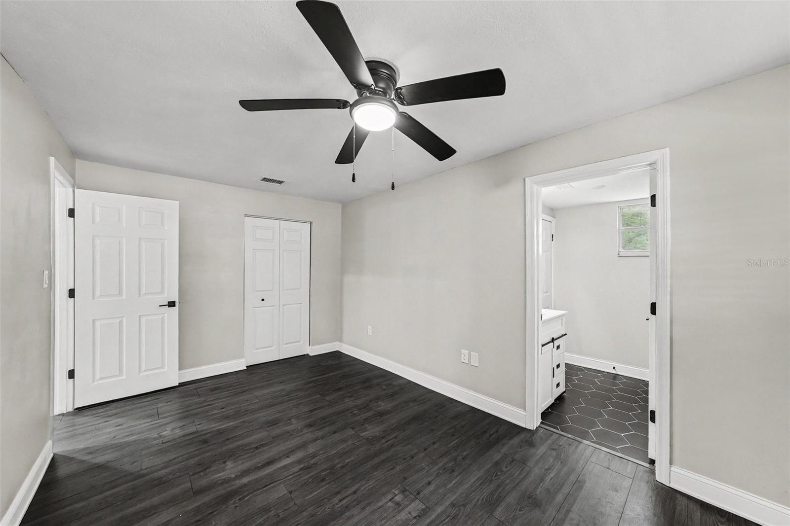 1204 E CAYUGA ST — photo 15
