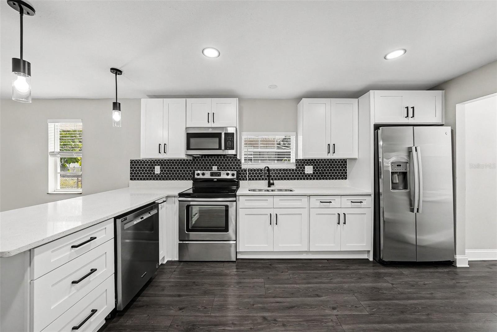 1204 E CAYUGA ST — photo 7