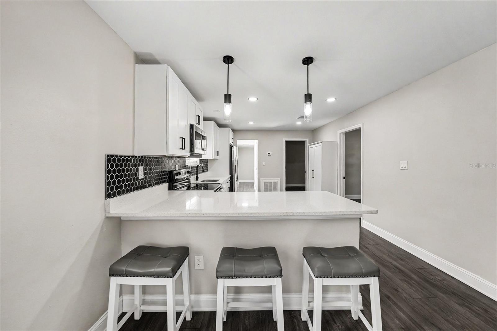 1204 E CAYUGA ST — photo 8