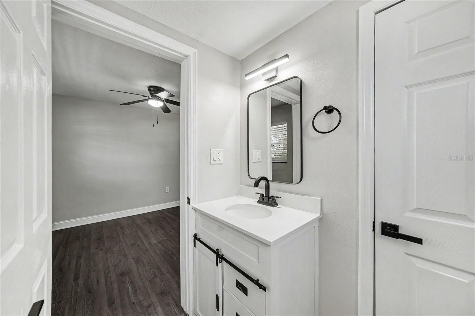 1204 E CAYUGA ST — photo 16