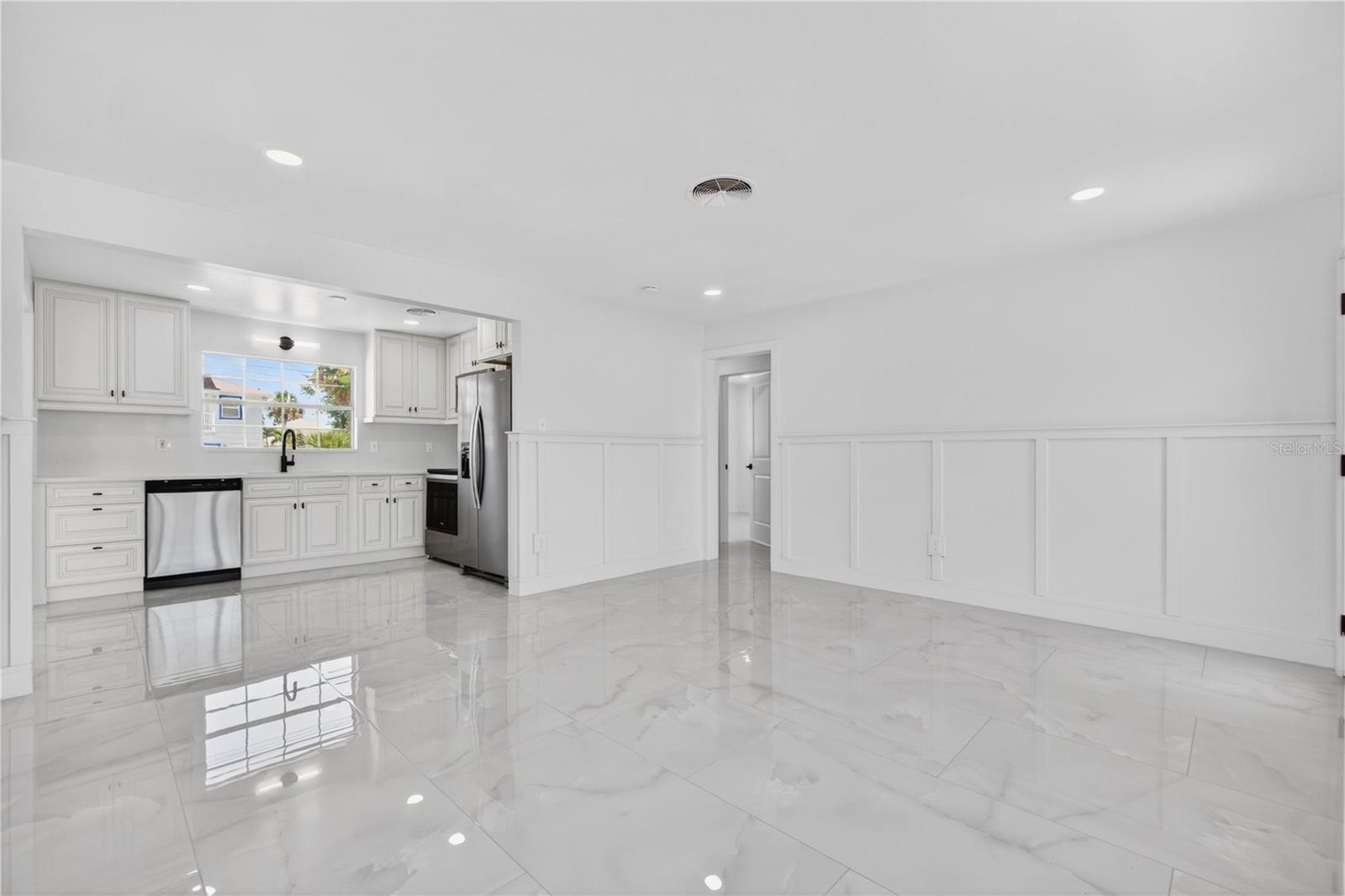 260 42ND AVE — photo 8