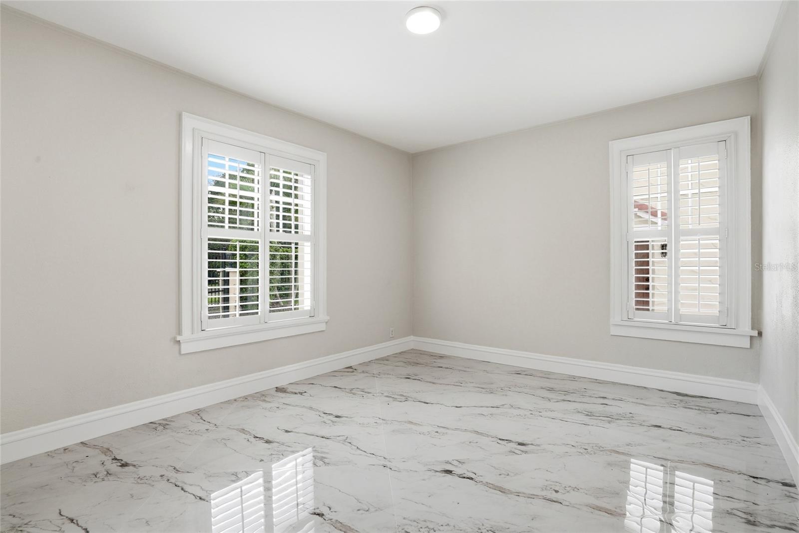 190 BOSPHOROUS AVE — photo 30