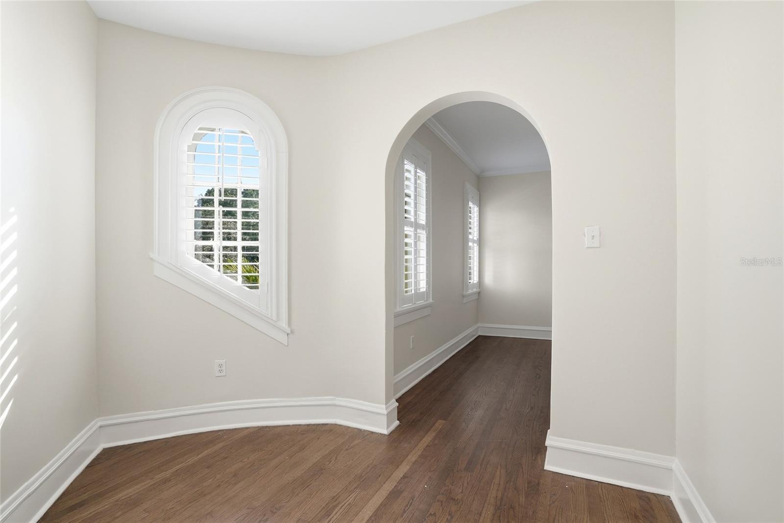 190 BOSPHOROUS AVE — photo 43