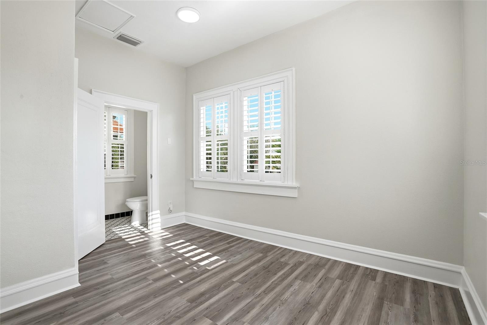 190 BOSPHOROUS AVE — photo 61