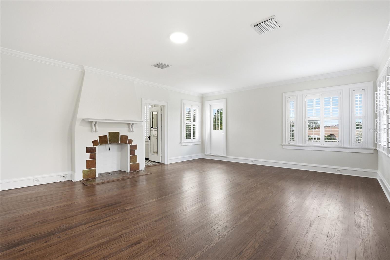 190 BOSPHOROUS AVE — photo 44