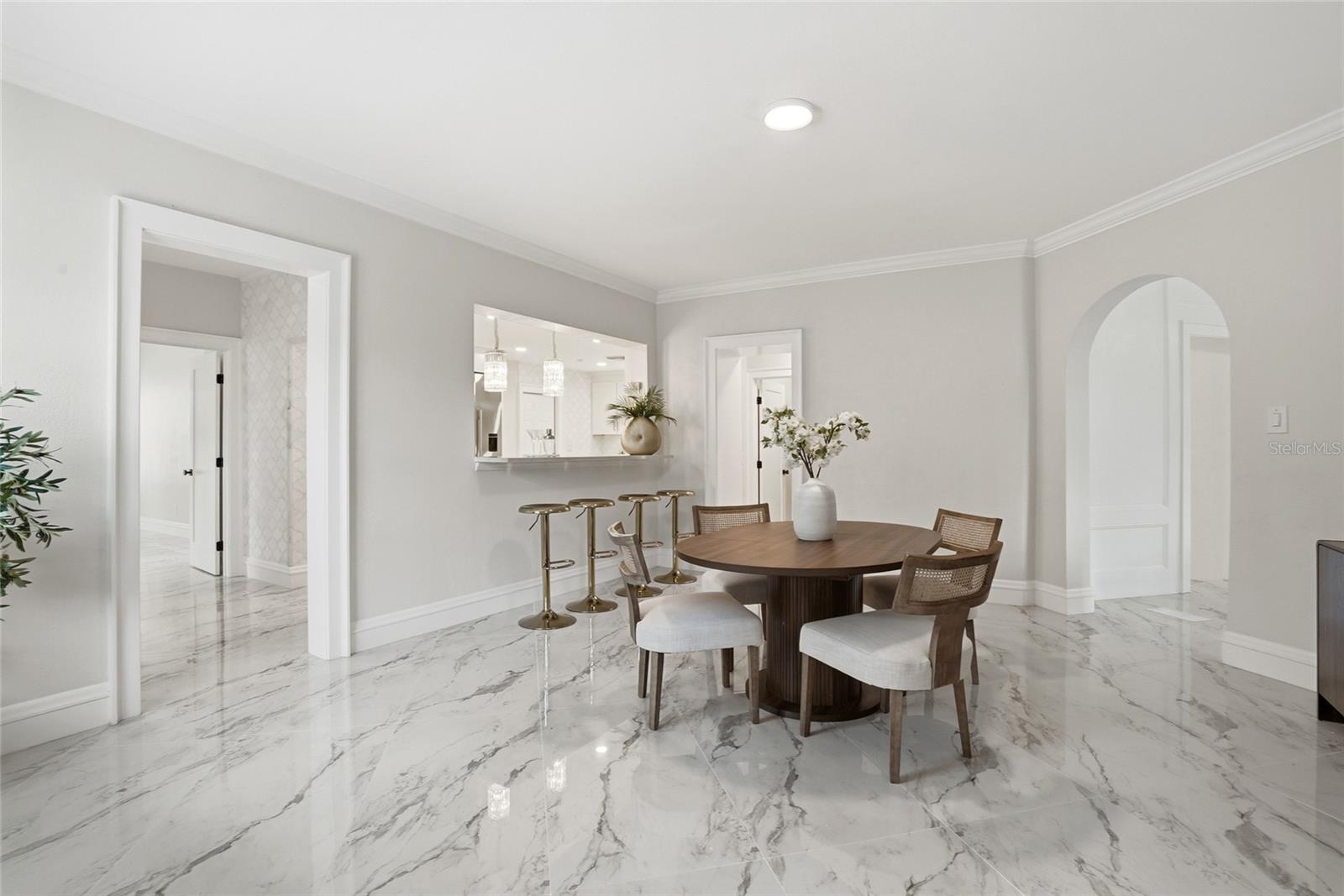 190 BOSPHOROUS AVE — photo 14