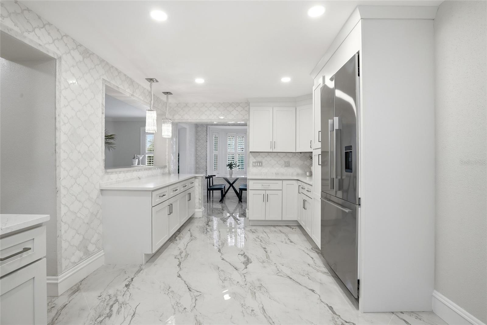 190 BOSPHOROUS AVE — photo 24