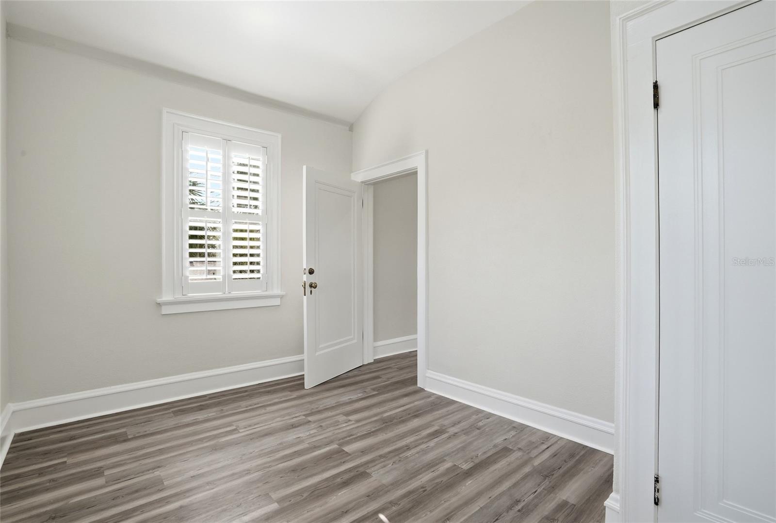 190 BOSPHOROUS AVE — photo 62