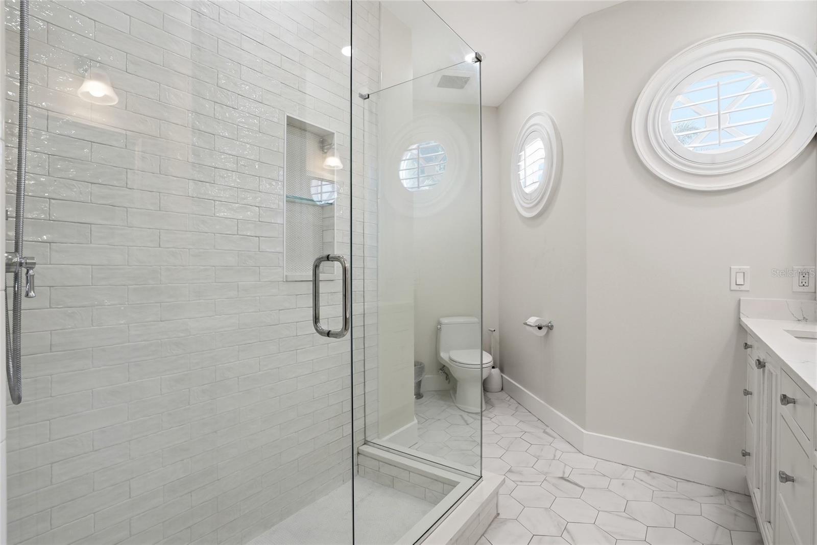 190 BOSPHOROUS AVE — photo 38
