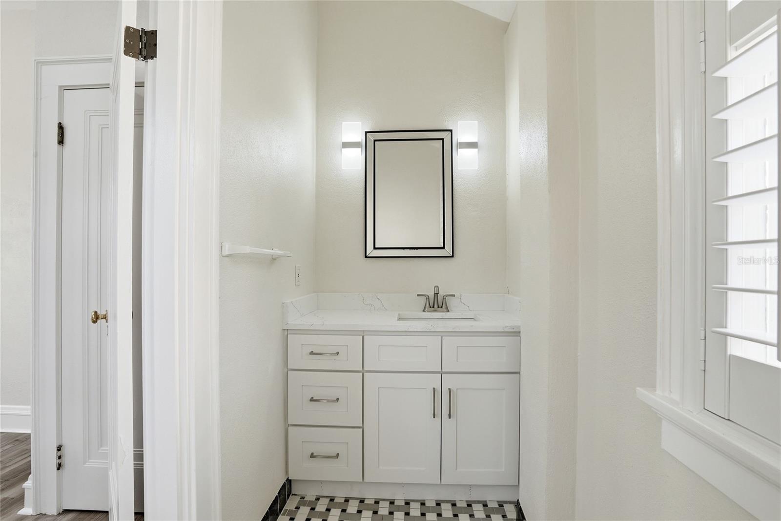 190 BOSPHOROUS AVE — photo 63