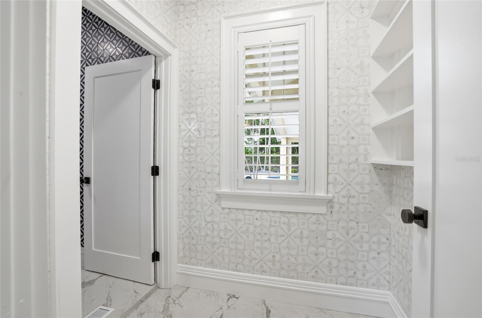 190 BOSPHOROUS AVE — photo 32