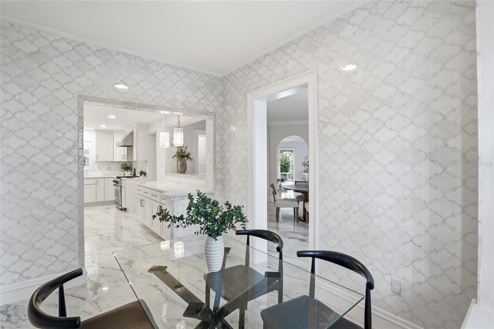 190 BOSPHOROUS AVE — photo 17