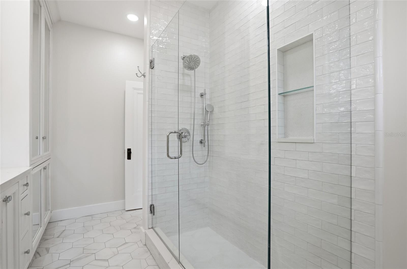 190 BOSPHOROUS AVE — photo 40