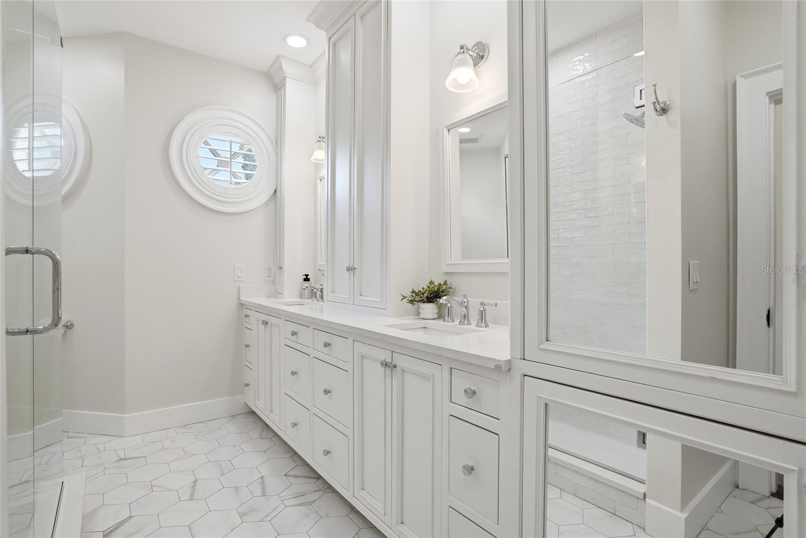 190 BOSPHOROUS AVE — photo 37