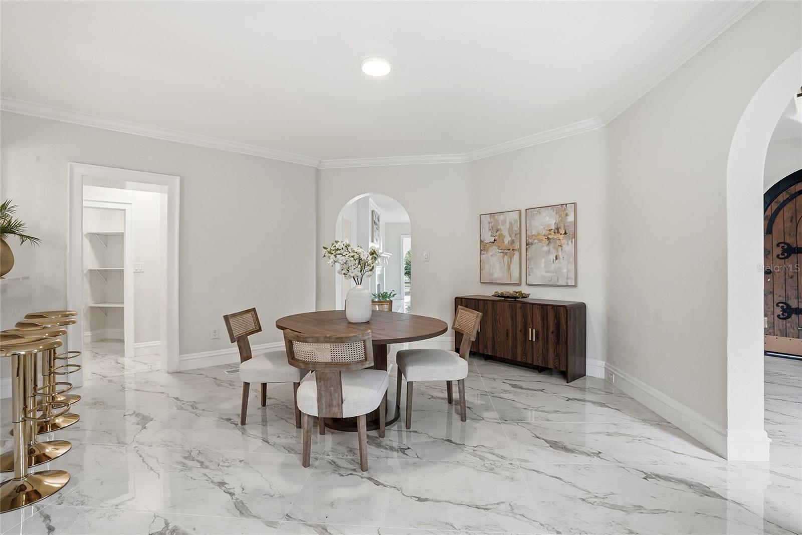 190 BOSPHOROUS AVE — photo 15