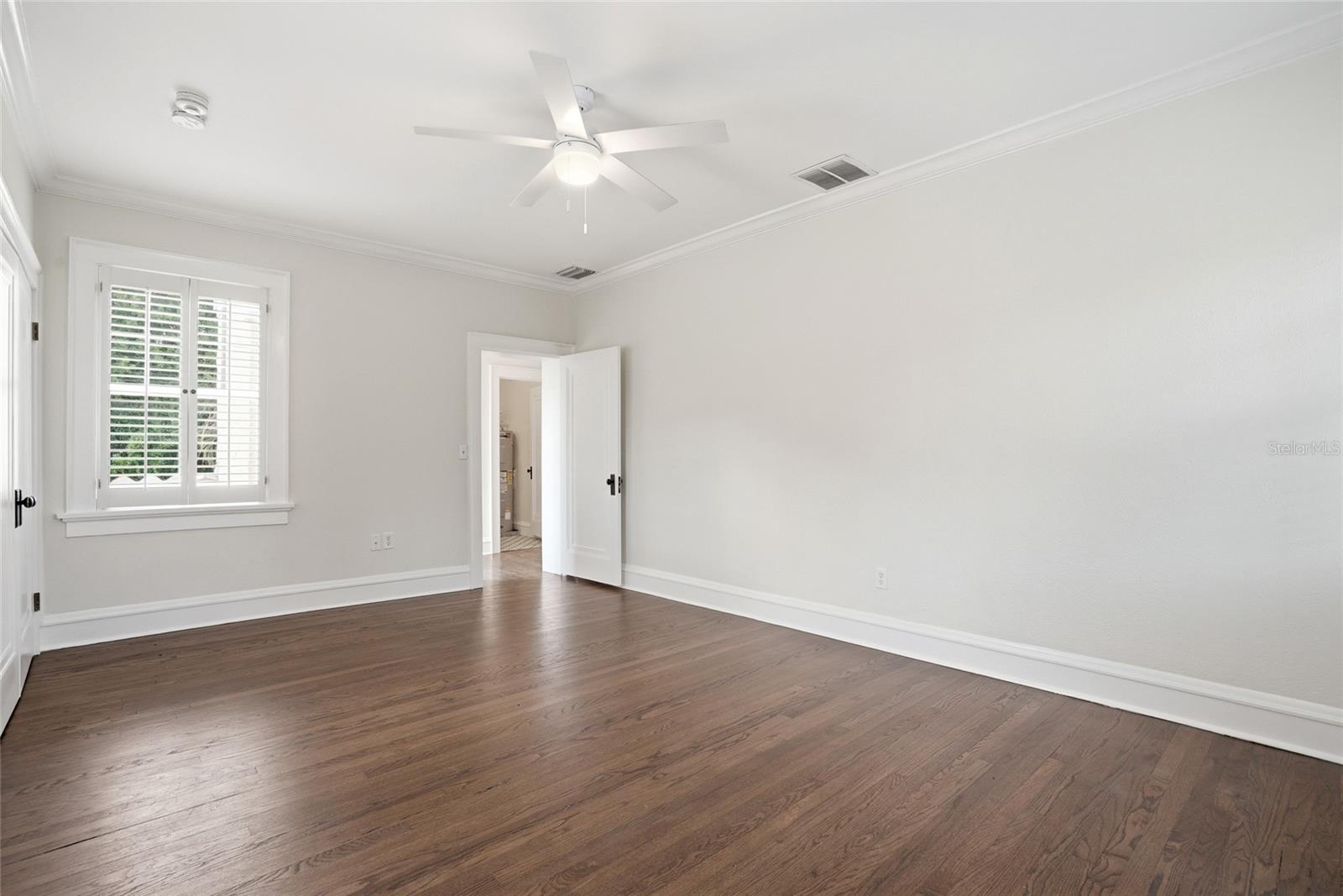 190 BOSPHOROUS AVE — photo 36