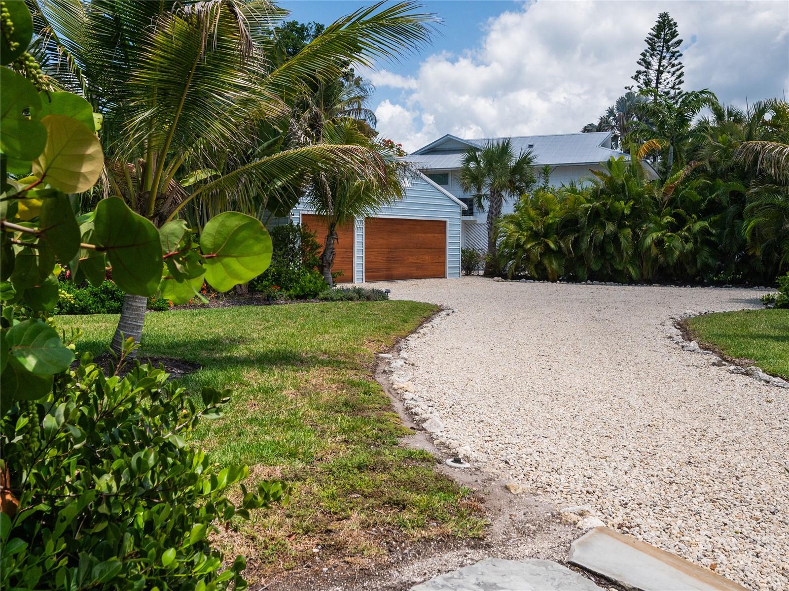 240 GLADIOLUS ST — photo 4