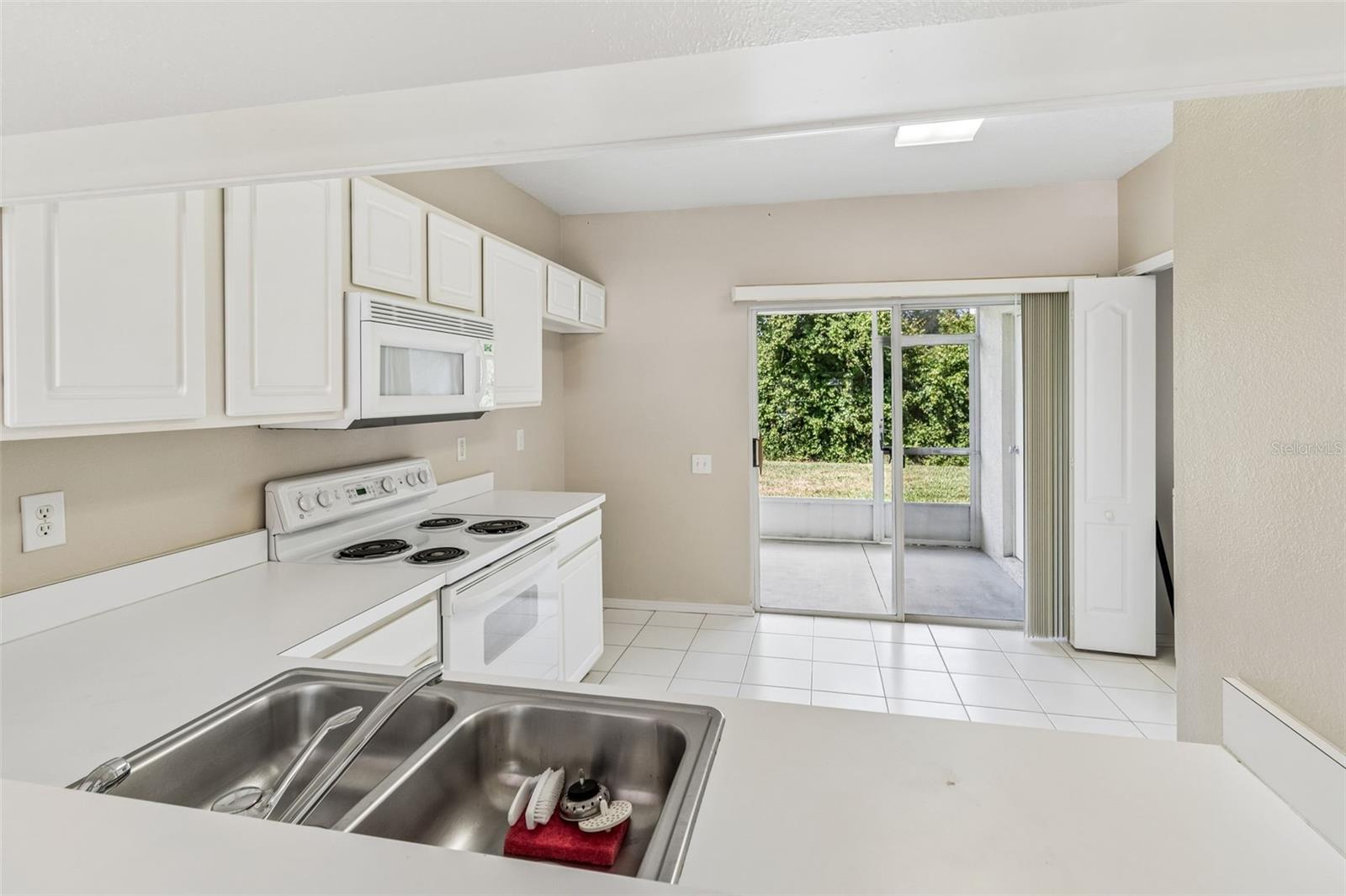 1330 STANDRIDGE DR — photo 14