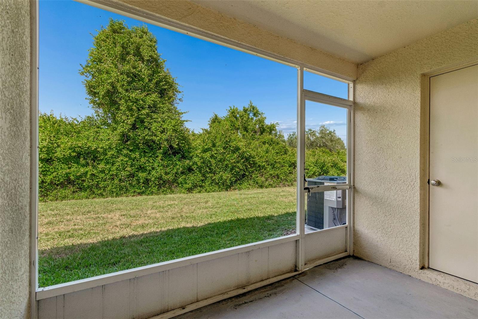 1330 STANDRIDGE DR — photo 31