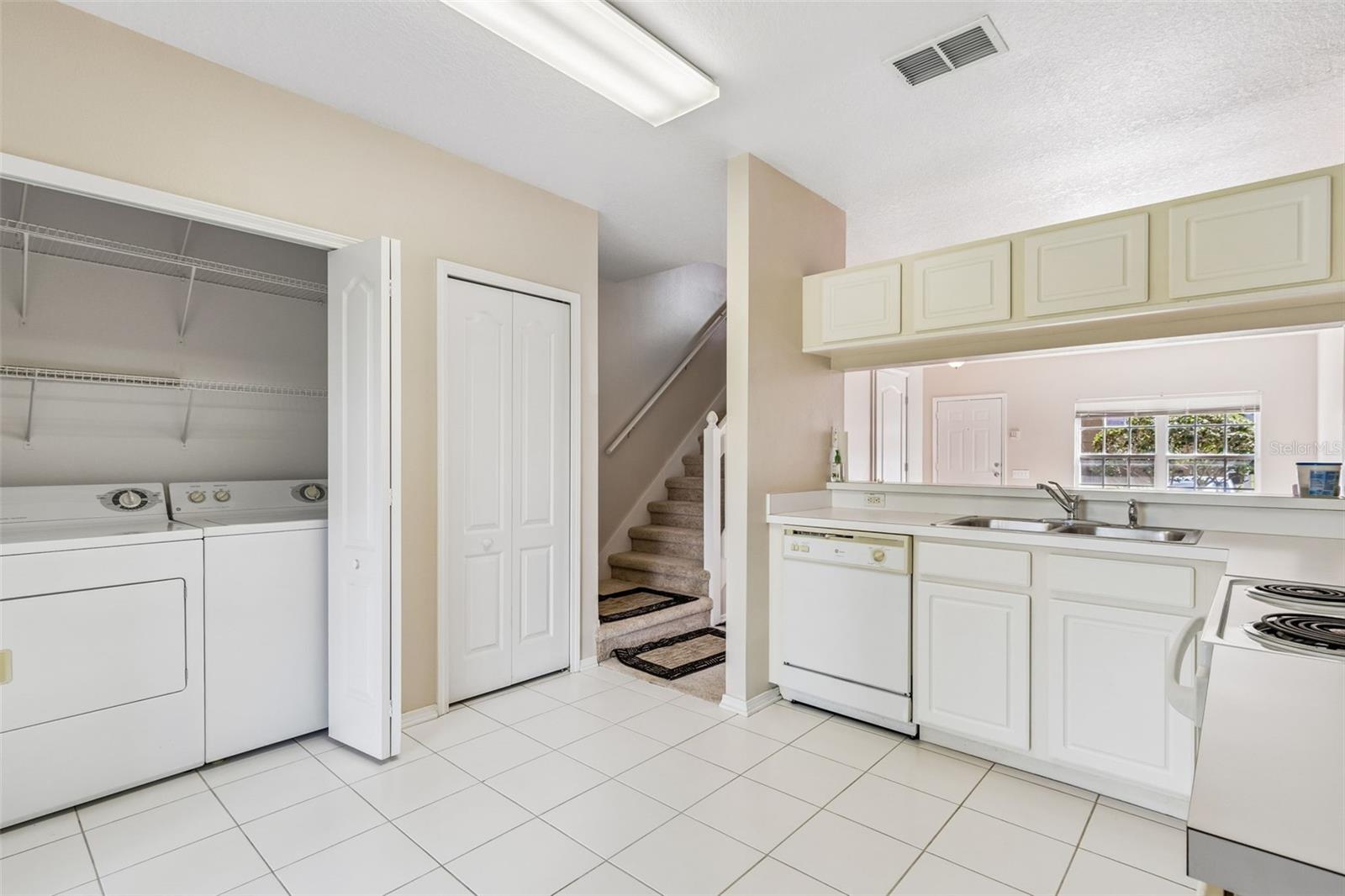 1330 STANDRIDGE DR — photo 17