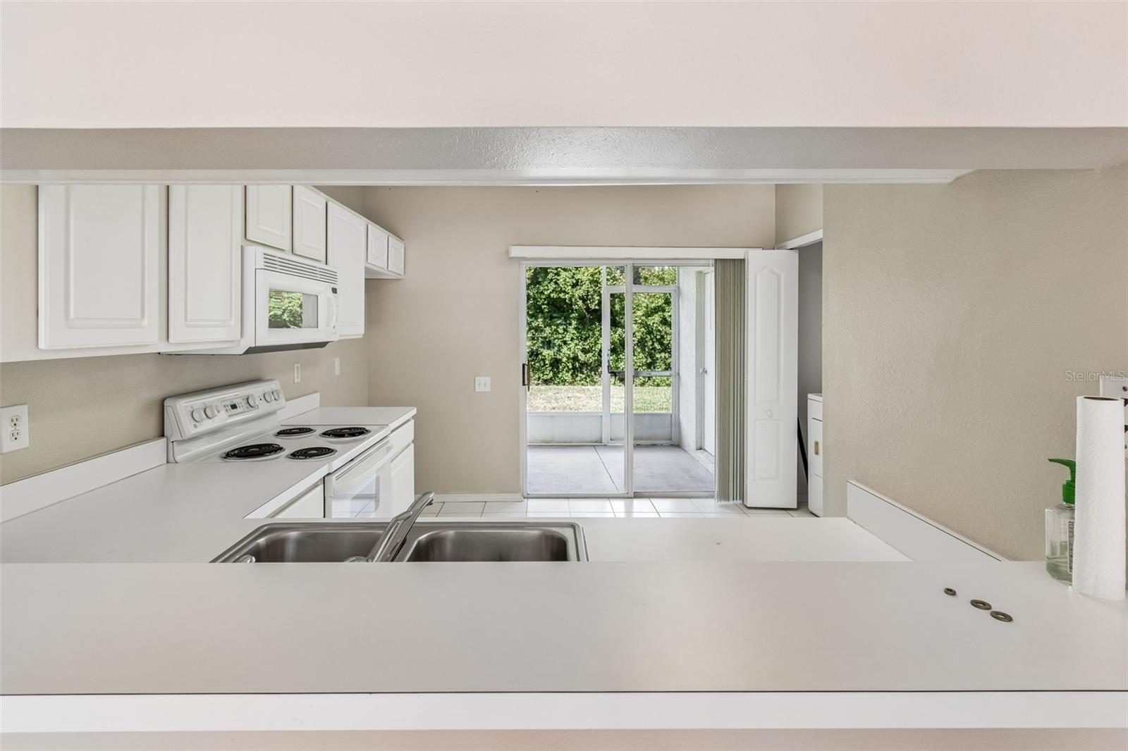 1330 STANDRIDGE DR — photo 13