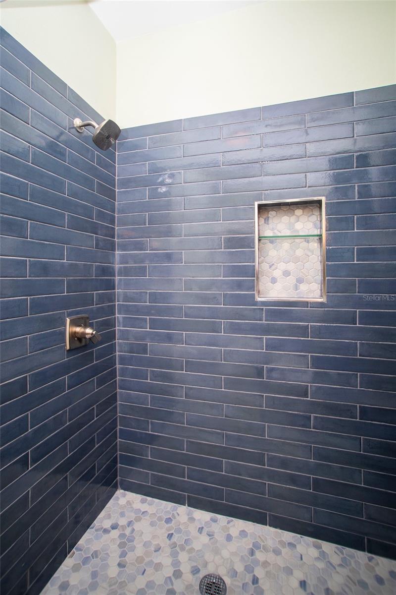 415 DR ML KING JR ST N — photo 9