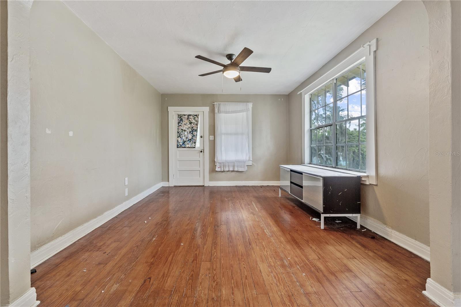 5914 N OLA AVE — photo 4