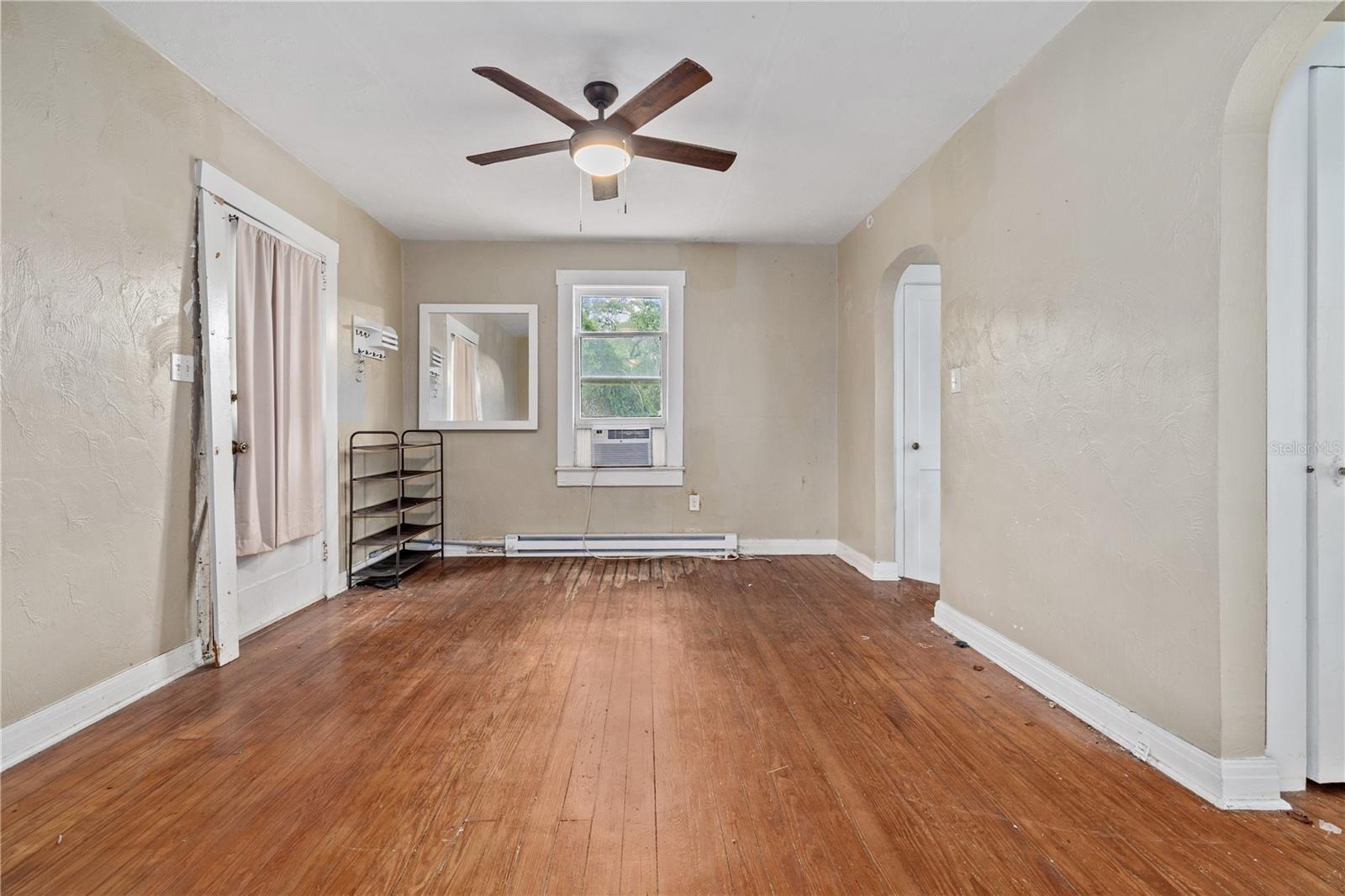 5914 N OLA AVE — photo 5