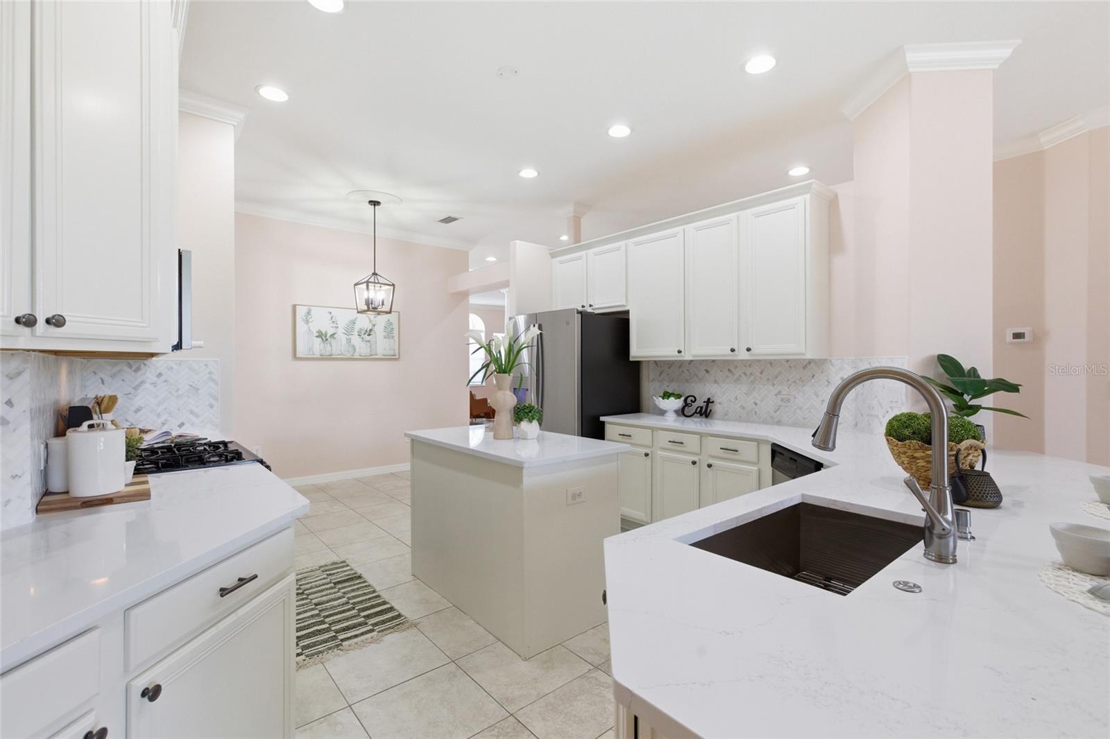 8309 OLD TOWN DR — photo 16