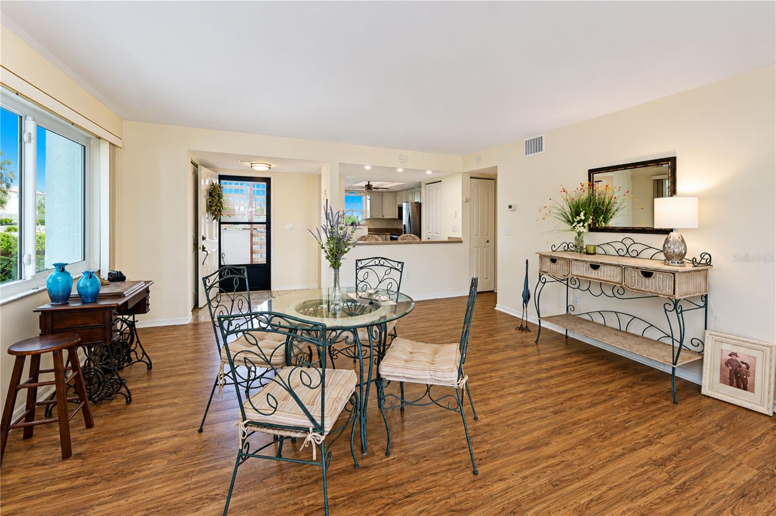 4853 INDEPENDENCE DR — photo 16