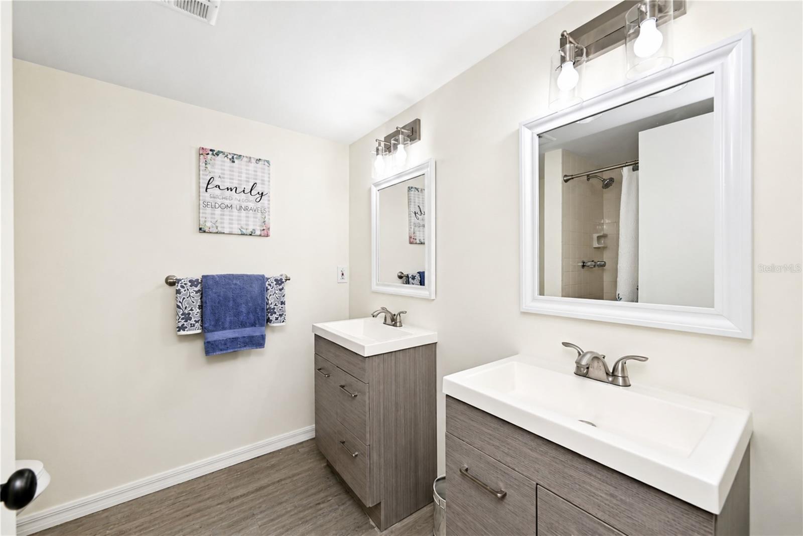 4853 INDEPENDENCE DR — photo 26