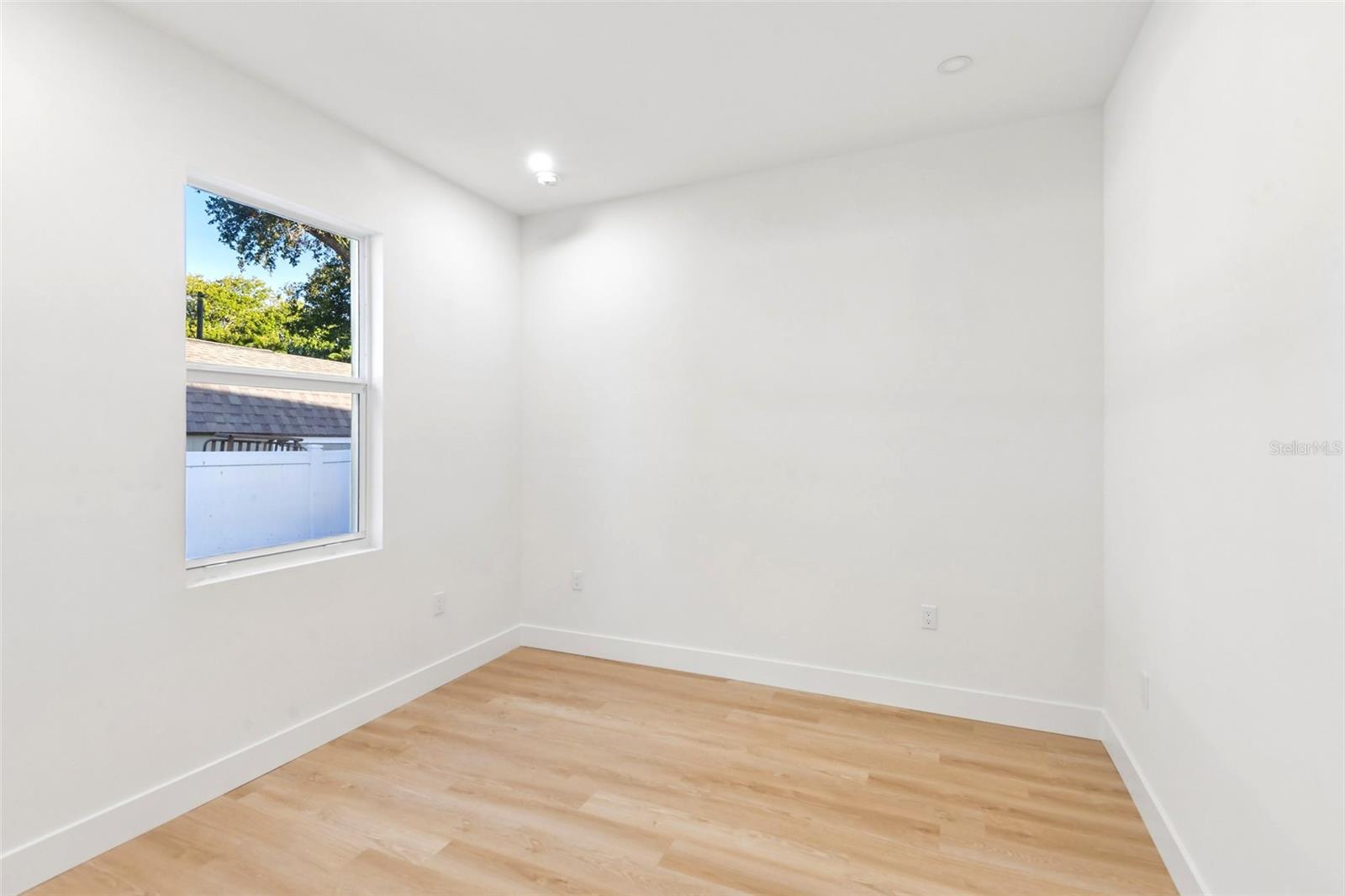 266 PLATON AVE — photo 24