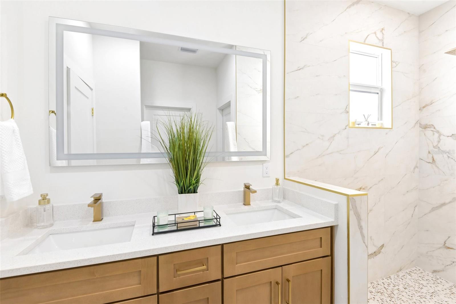 266 PLATON AVE — photo 8