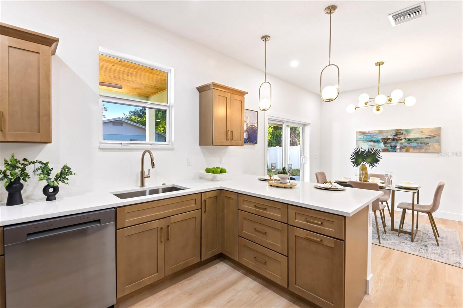 266 PLATON AVE — photo 12