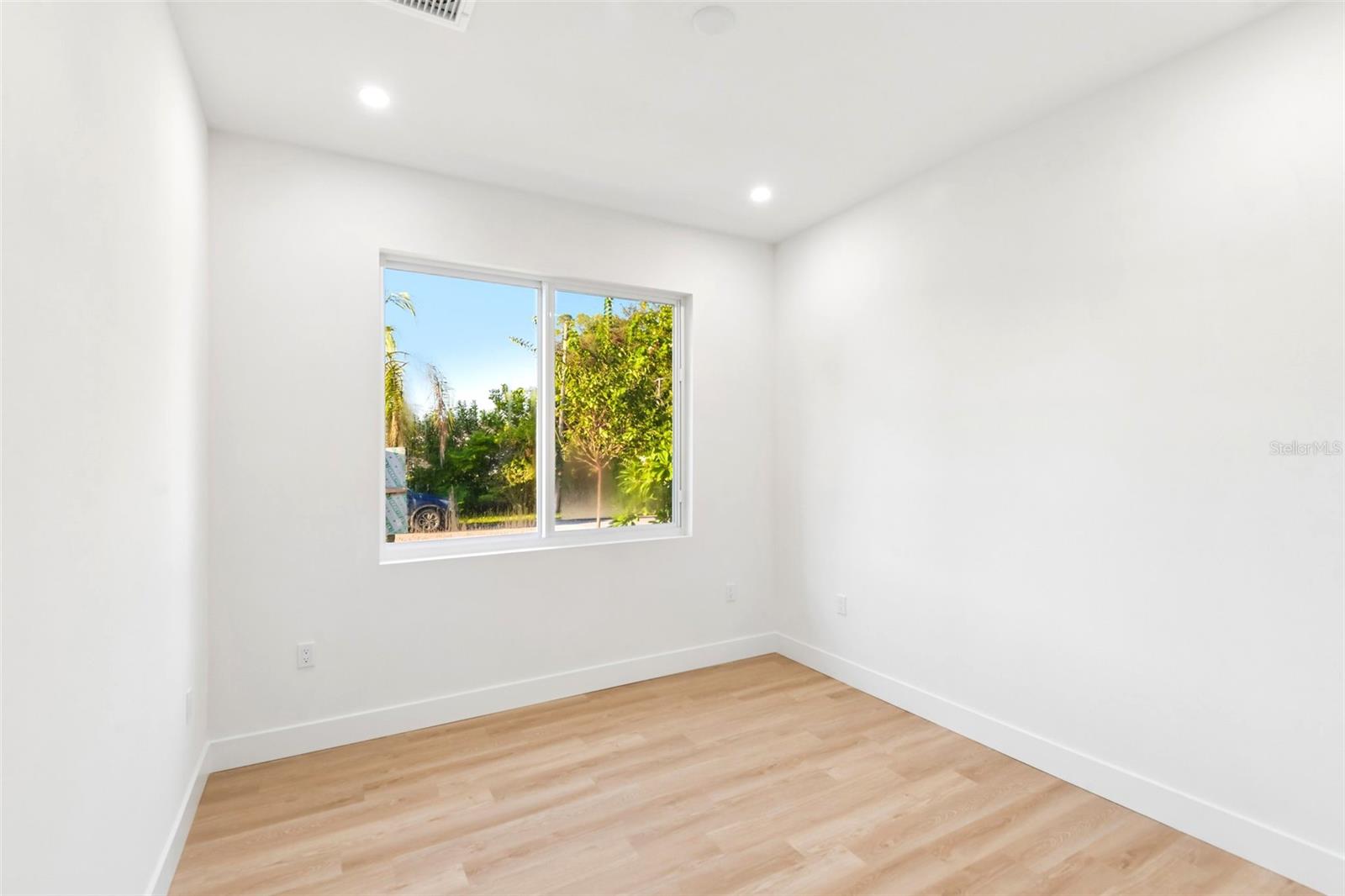 266 PLATON AVE — photo 20