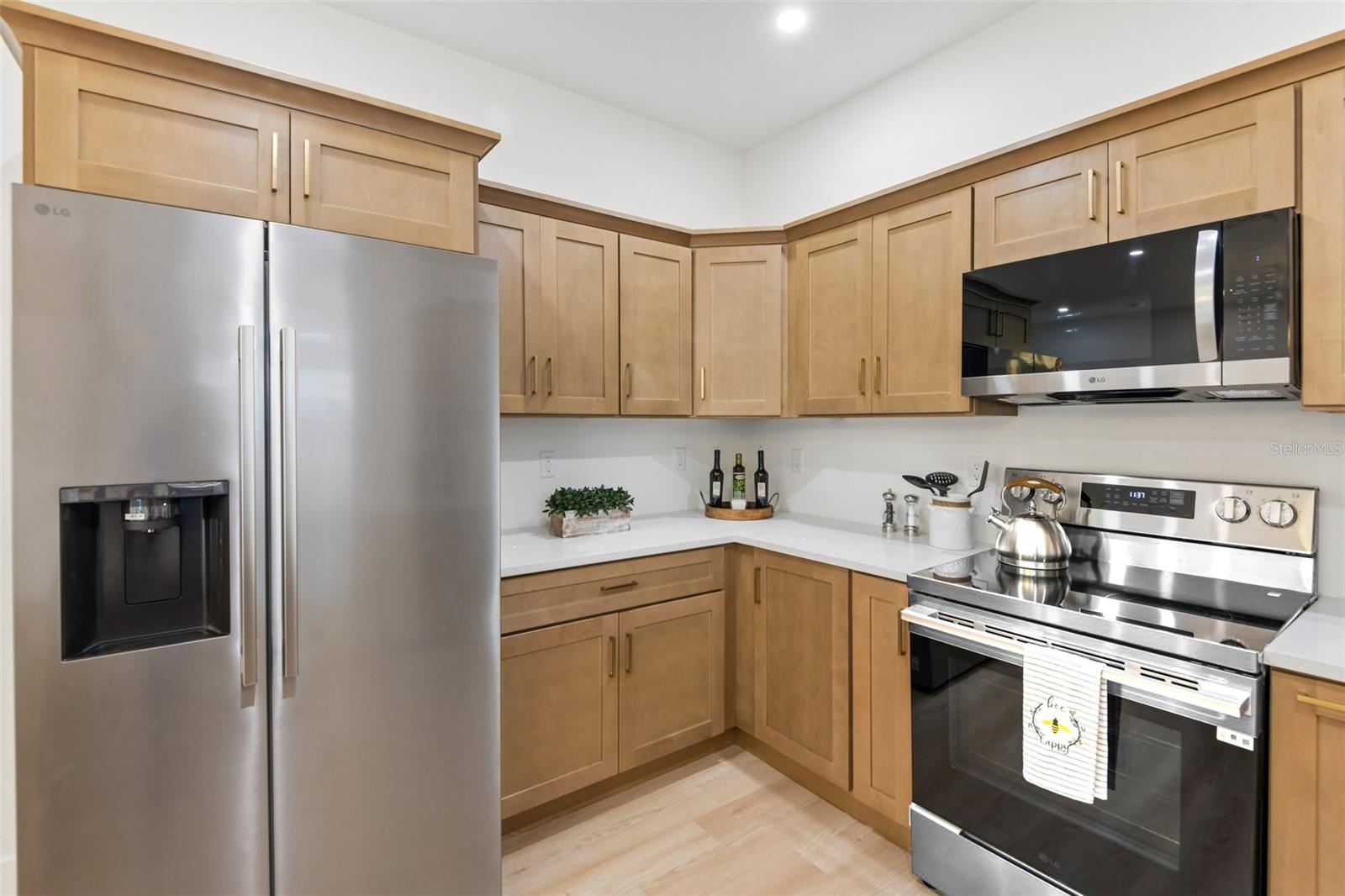 266 PLATON AVE — photo 9