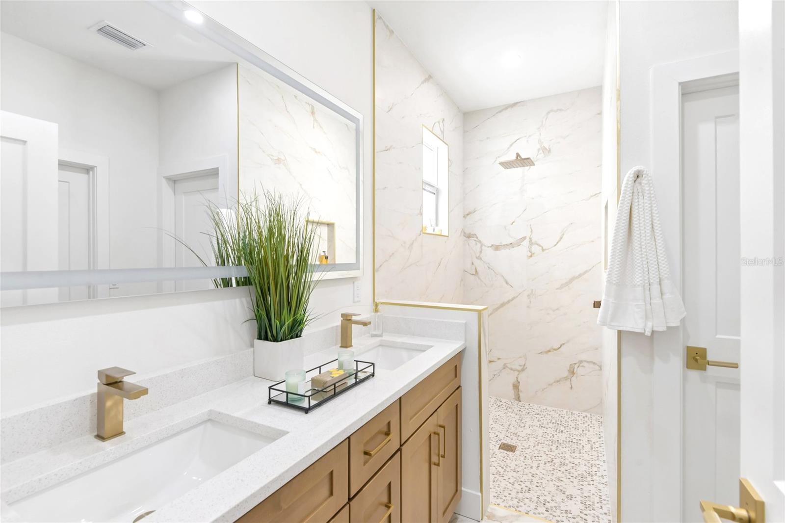 266 PLATON AVE — photo 16