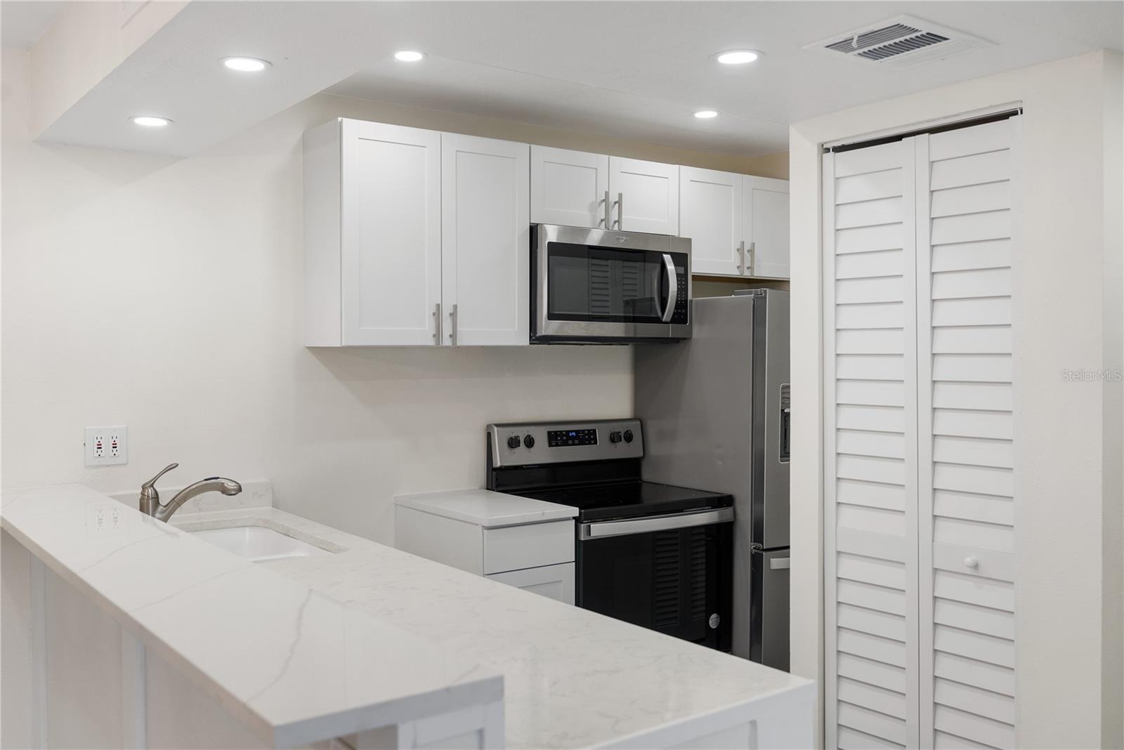 3229 BENEVA RD #203 — photo 6